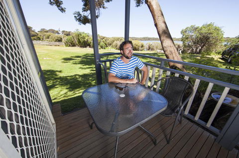 Lakeside Tourist Park - Foster Accommodation 0
