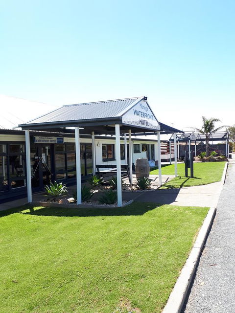 Meningie Waterfront Motel - Foster Accommodation 0