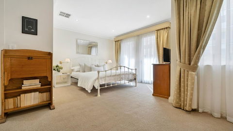 GOUGER 265 - Foster Accommodation 12