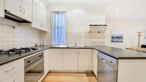 GOUGER 265 - Foster Accommodation 15