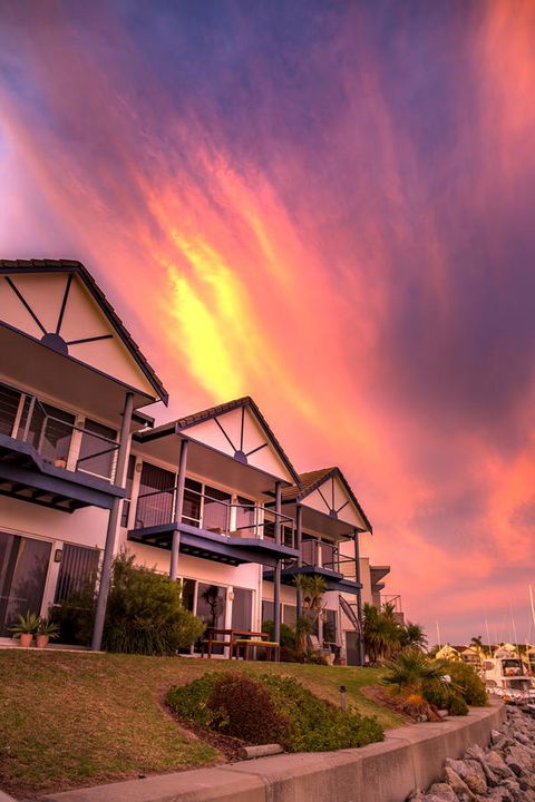 Marina Reflections - Foster Accommodation 6