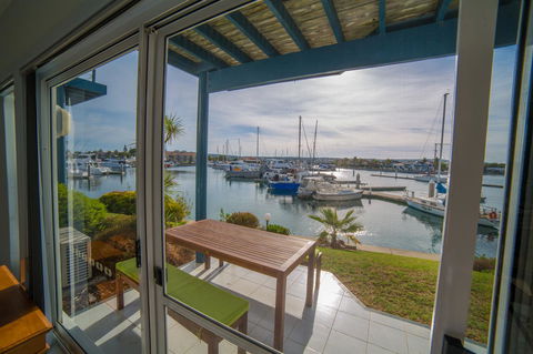 Marina Reflections - Foster Accommodation 7