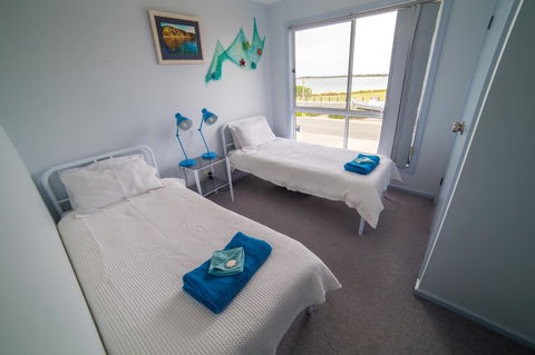 Marina Reflections - Foster Accommodation 16