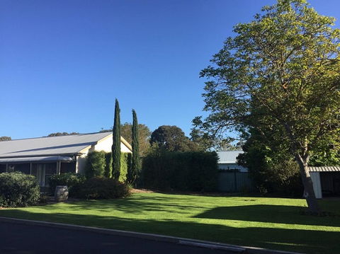 Alexander Cameron Suites - Foster Accommodation 2