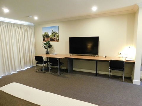 Alexander Cameron Suites - Foster Accommodation 13
