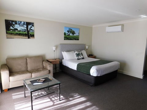 Alexander Cameron Suites - Foster Accommodation 9