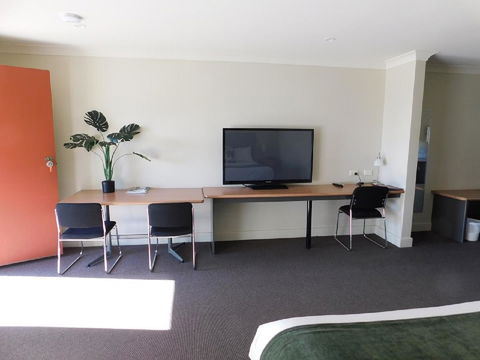 Alexander Cameron Suites - Foster Accommodation 10