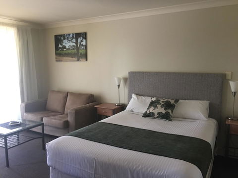 Alexander Cameron Suites - Foster Accommodation 15