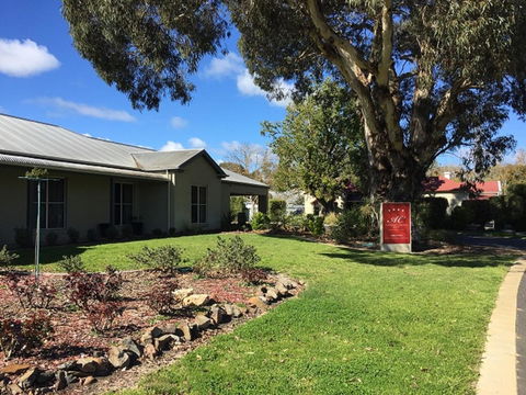 Alexander Cameron Suites - Foster Accommodation 3