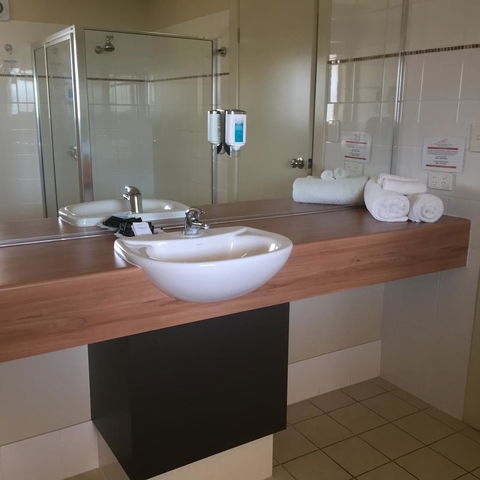 Alexander Cameron Suites - Foster Accommodation 17