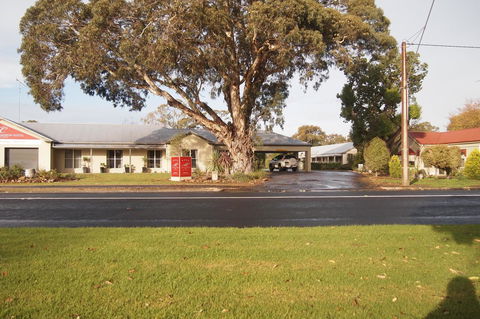 Alexander Cameron Suites - Foster Accommodation 0
