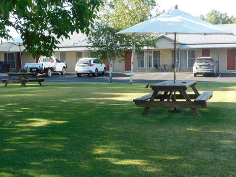 Alexander Cameron Suites - Foster Accommodation 1