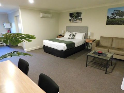 Alexander Cameron Suites - Foster Accommodation 8
