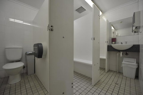 Backpack Oz - Foster Accommodation 24