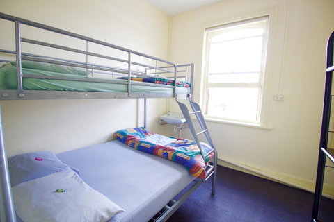 Backpack Oz - Foster Accommodation 21