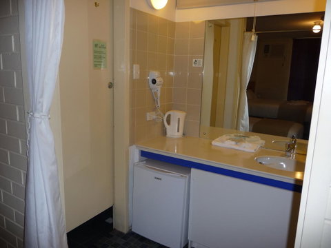 The Wine Vine Hotel - Foster Accommodation 1
