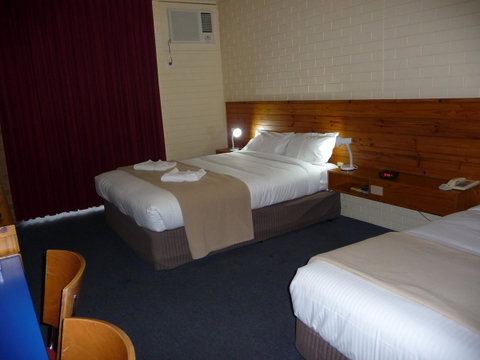 The Wine Vine Hotel - Foster Accommodation 6