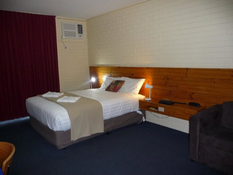 The Wine Vine Hotel - Foster Accommodation 5