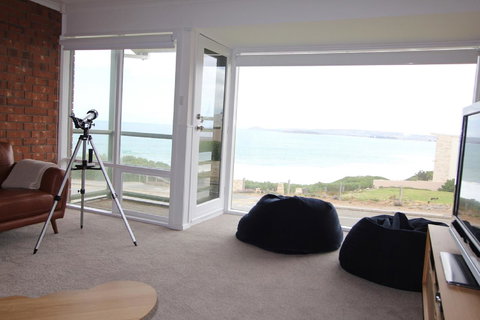 Southern Sands\' Beachfront Apartment - Foster Accommodation 2