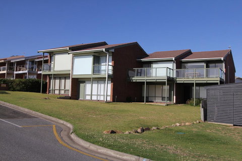 Southern Sands\' Beachfront Apartment - Foster Accommodation 1