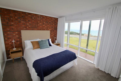 Southern Sands\' Beachfront Apartment - Foster Accommodation 13