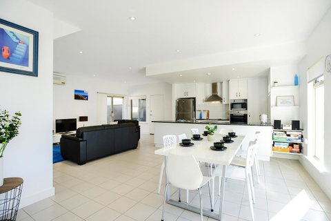 Blue Zone - Aldinga Beach - Foster Accommodation 1