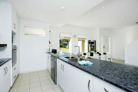 Blue Zone - Aldinga Beach - Foster Accommodation 4