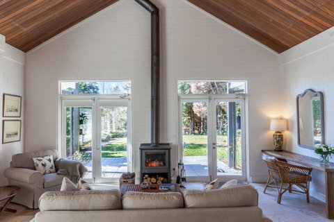 The Folly - Foster Accommodation 1