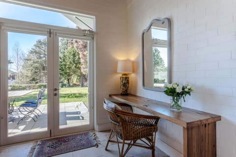 The Folly - Foster Accommodation 3