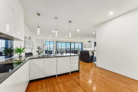 BENGALEE EXECUTIVE TOWNHOUSE- MODERN & STYLISH - Foster Accommodation 7