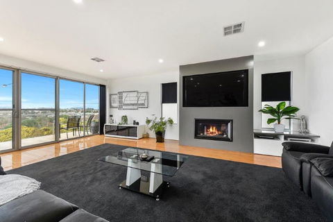 BENGALEE EXECUTIVE TOWNHOUSE- MODERN & STYLISH - Foster Accommodation 5