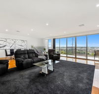 BENGALEE EXECUTIVE TOWNHOUSE- MODERN  STYLISH - Foster Accommodation