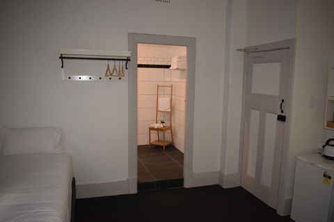 Ambassadors Hotel - Foster Accommodation 19