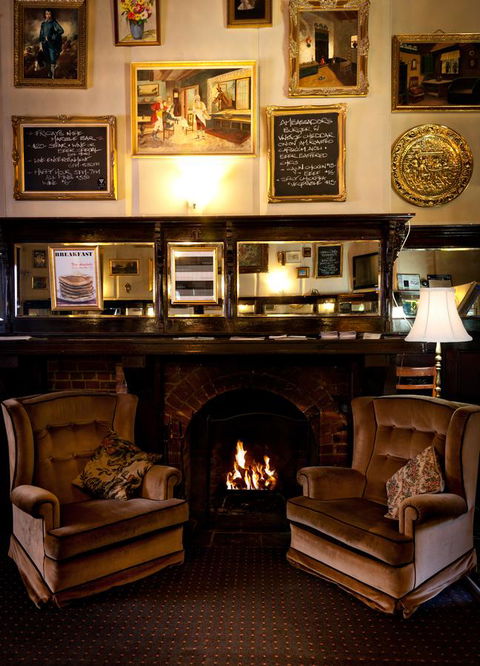 Ambassadors Hotel - Foster Accommodation 22