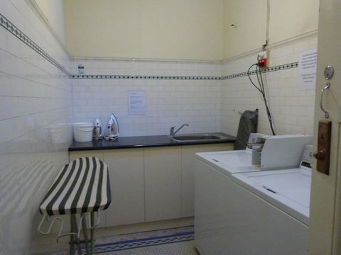 Ambassadors Hotel - Foster Accommodation 26
