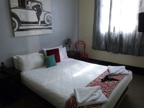 Ambassadors Hotel - Foster Accommodation 1