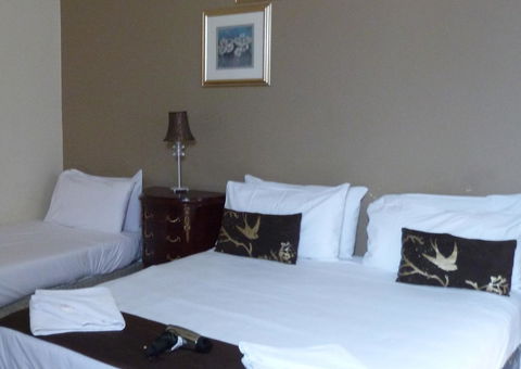 Ambassadors Hotel - Foster Accommodation 27
