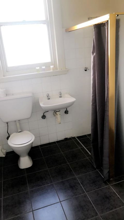 Ambassadors Hotel - Foster Accommodation 25