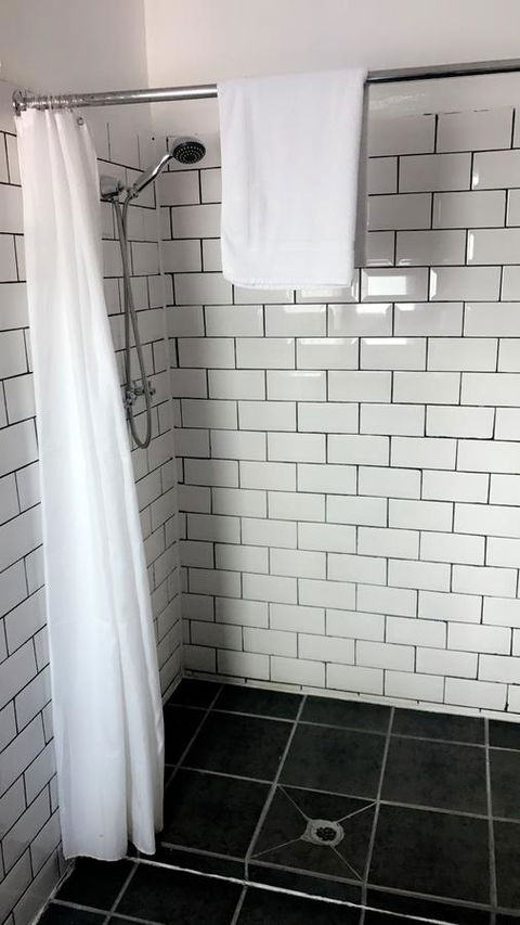 Ambassadors Hotel - Foster Accommodation 21