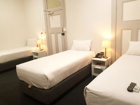 Ambassadors Hotel - Foster Accommodation 7