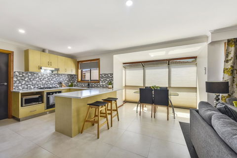 City Four Apartment - Foster Accommodation 0
