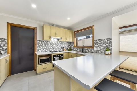 City Four Apartment - Foster Accommodation 1