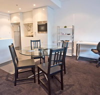 Luxury City Apt with Pool Gym Spa Netflix - Foster Accommodation