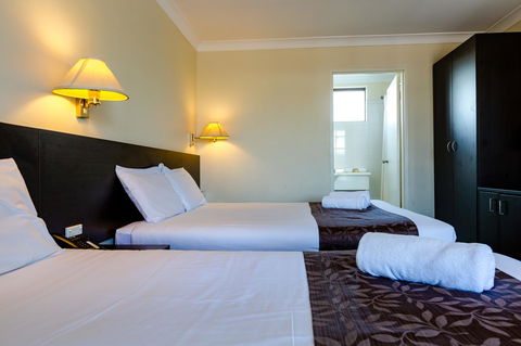 Abcot Inn - Foster Accommodation 11