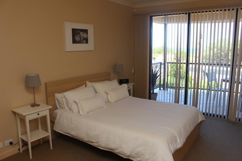 The Lighthouse - Beachfront Accommodation - Foster Accommodation 1