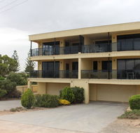 The Lighthouse - Beachfront Accommodation - Foster Accommodation