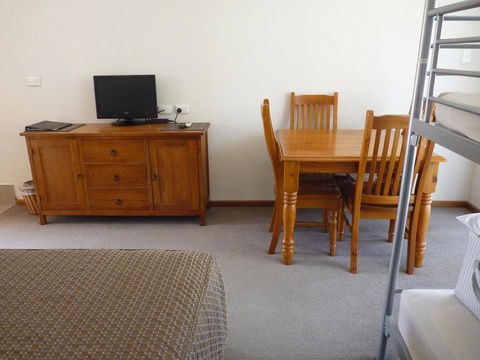 Coonawarra Motor Lodge - Foster Accommodation 12