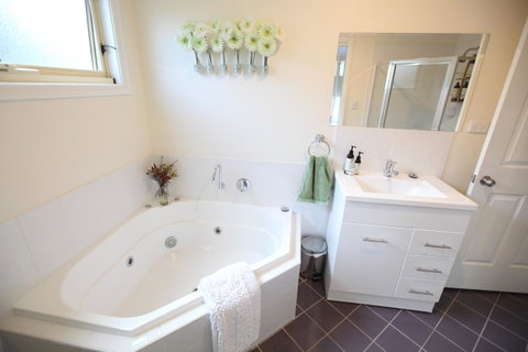 One Tree Bed And Breakfast - Foster Accommodation 10