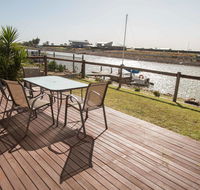 Waterfront on Jefferson at Wellington Marina SA - Foster Accommodation