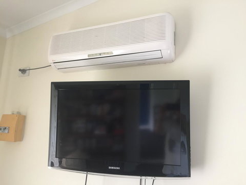 A Peaceful Cabin In The Country - Foster Accommodation 8